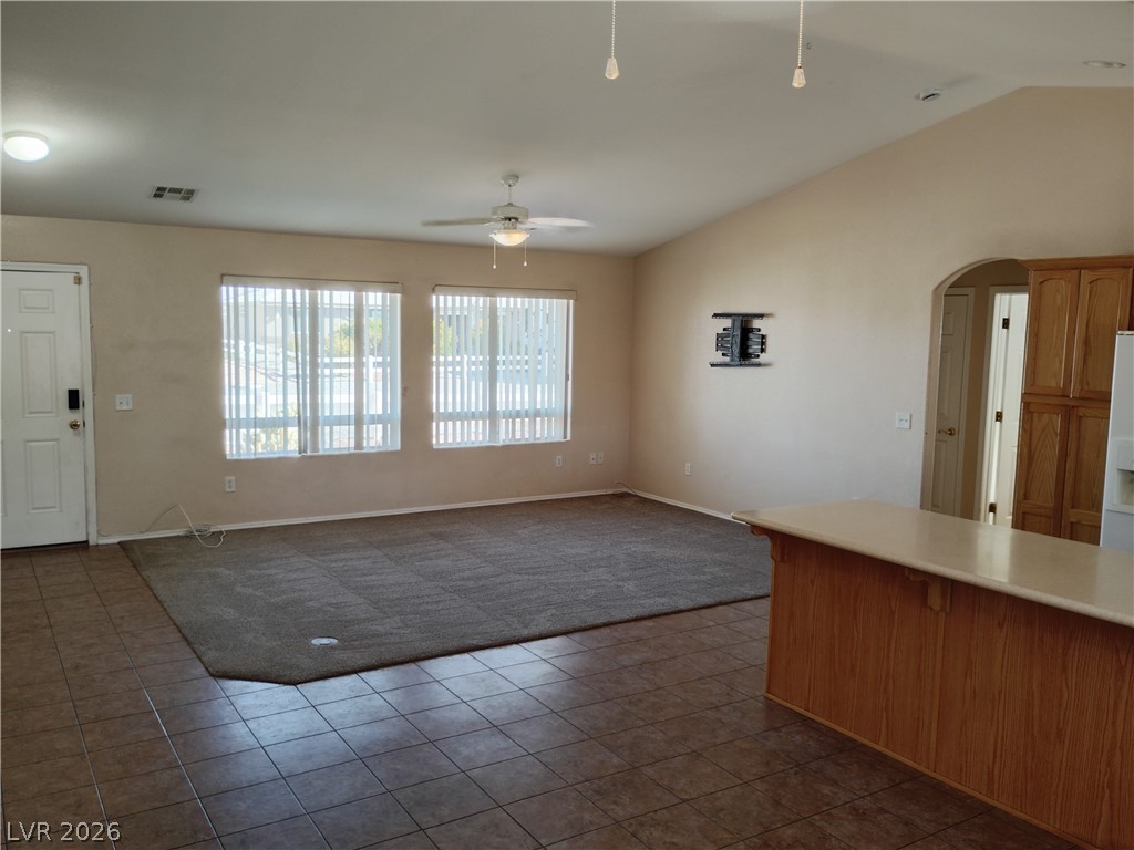 811 East Kansas Street Property Photo 5