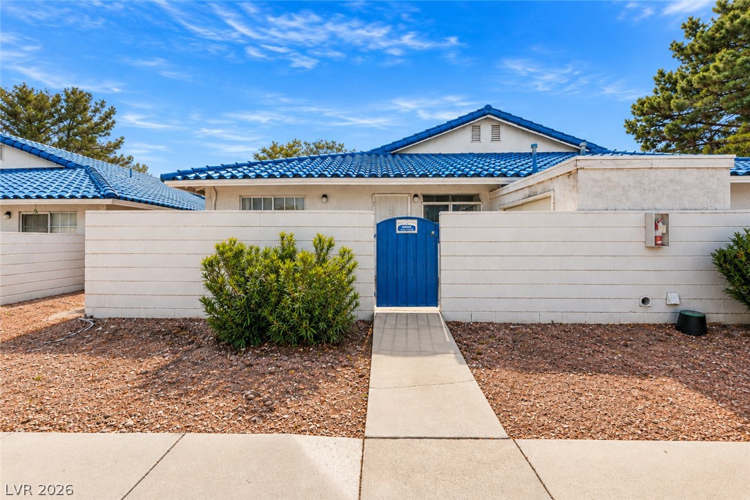 2132 Chertsey Drive B Property Photo 1