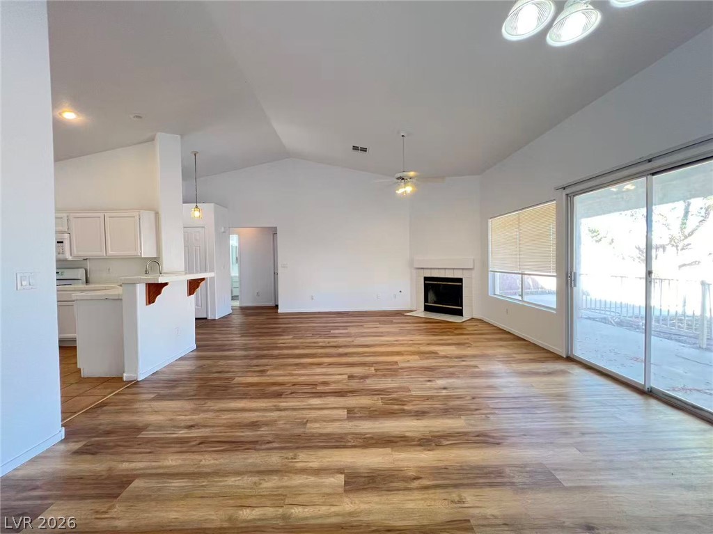 4226 Inglewood Point Street Property Photo 5