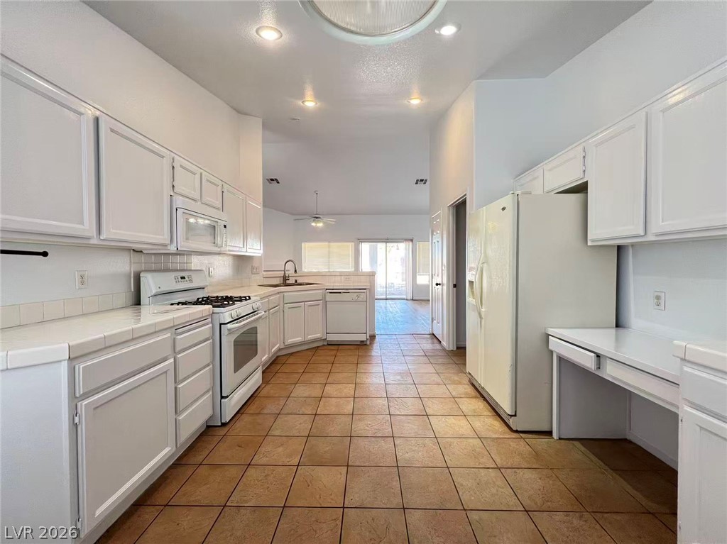 4226 Inglewood Point Street Property Photo 6
