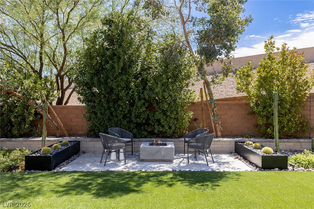 1 Garden Shadow Lane Property Photo 3