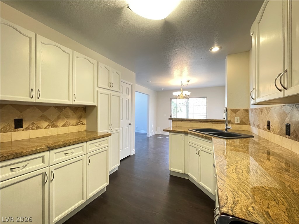 7725 Allano Way Property Photo 9