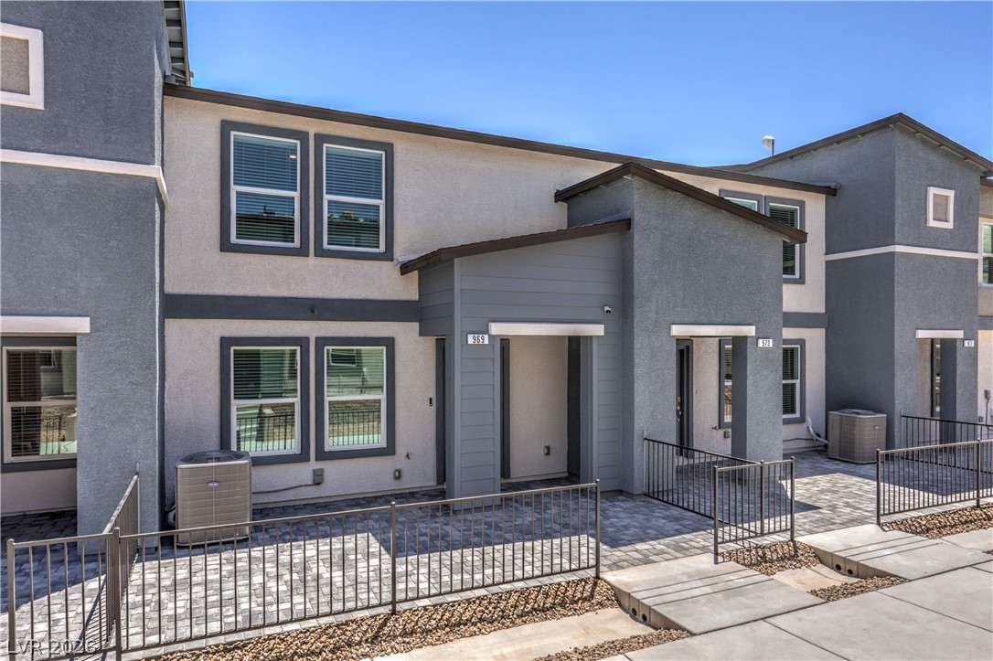 986 Desert Spruce Street Property Photo 2