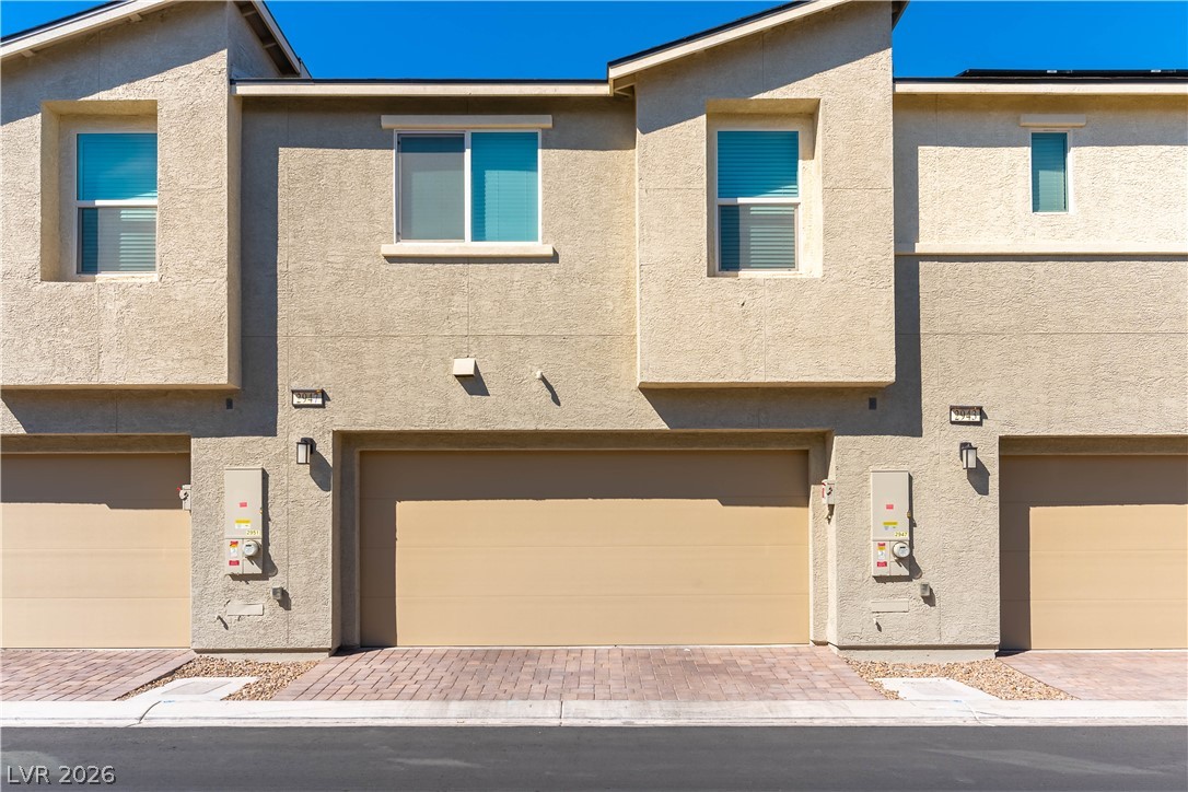 2947 Fire Cracker Red Street Property Photo 3