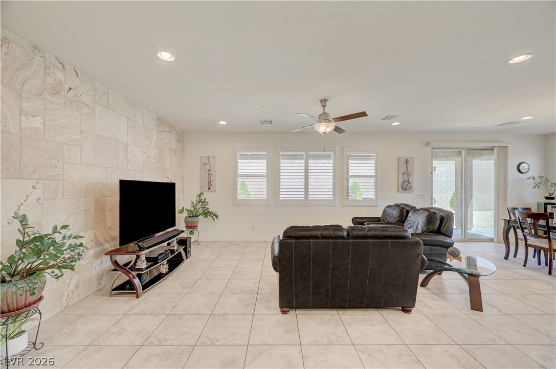 1098 North Water Street Property Photo 12