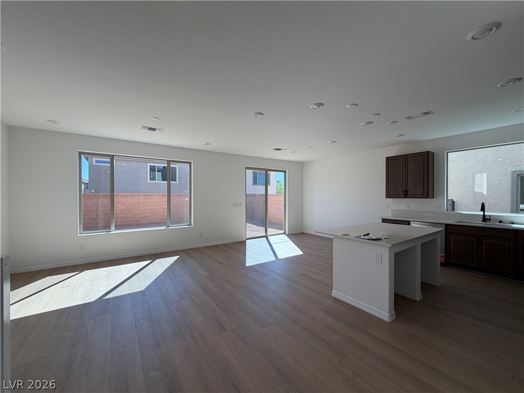 10290 Dallington Street Property Photo 8