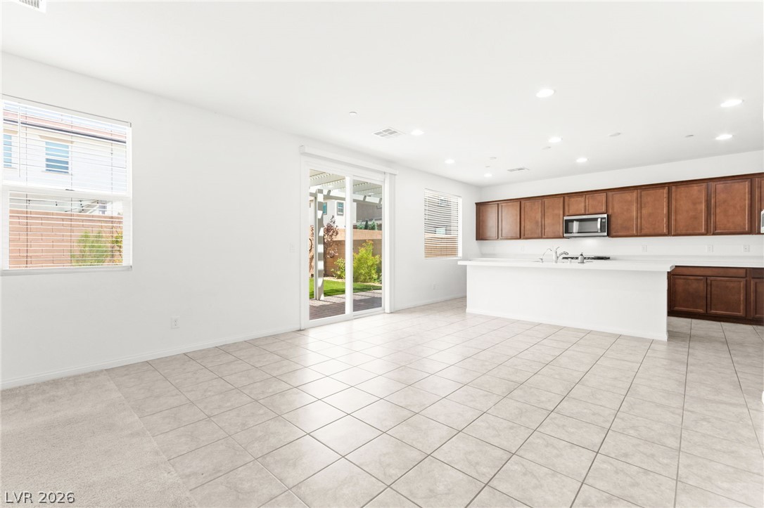 528 Sunny Pointe Street Property Photo 12
