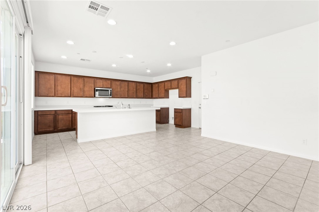 528 Sunny Pointe Street Property Photo 13