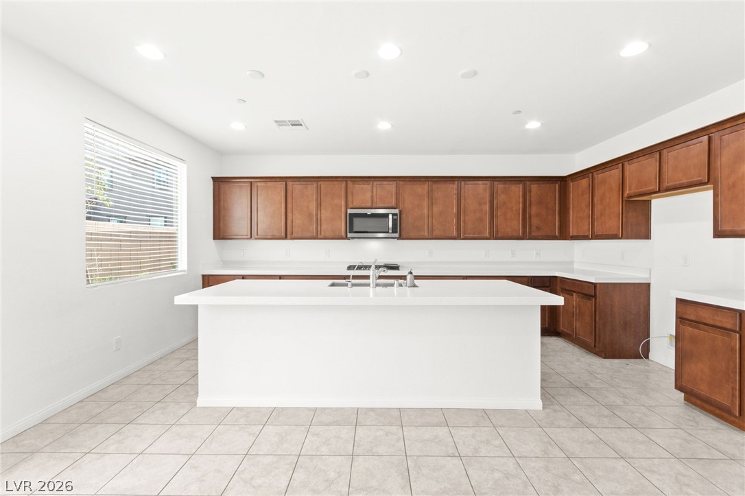 528 Sunny Pointe Street Property Photo 14