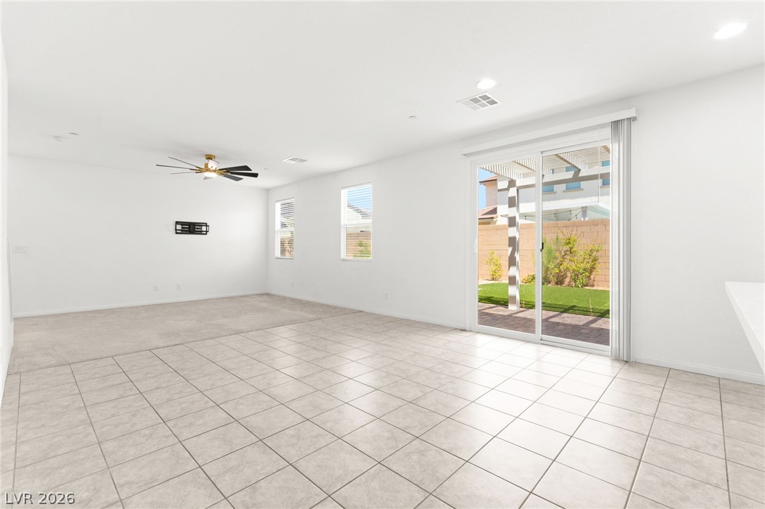 528 Sunny Pointe Street Property Photo 18
