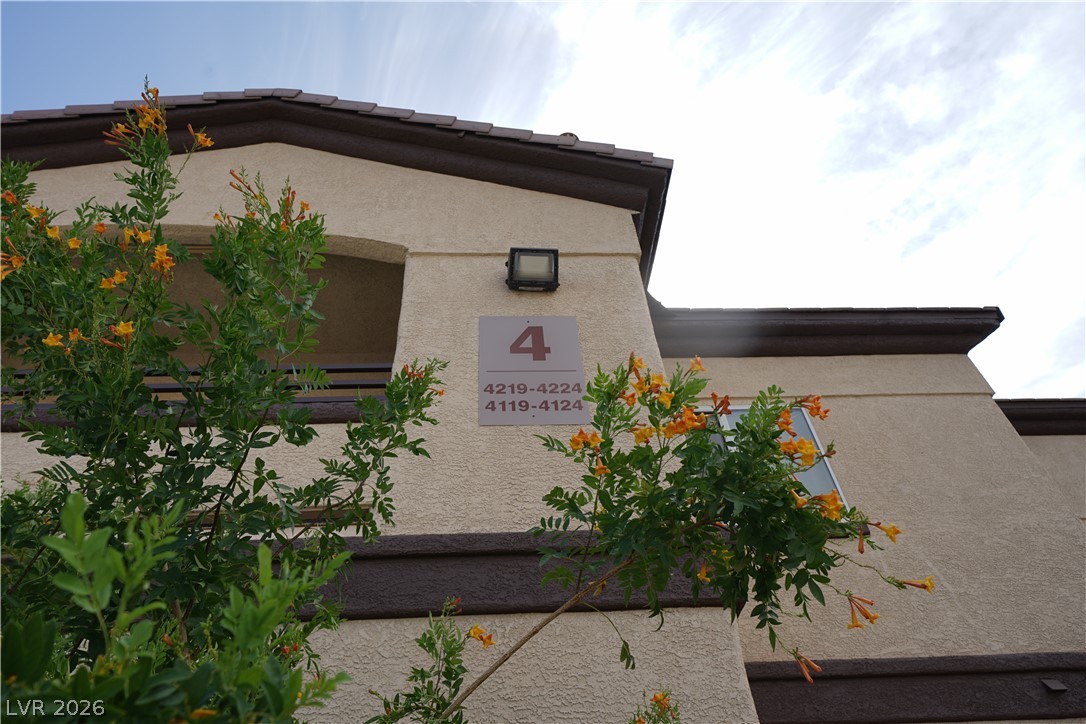 2291 West Horizon Ridge Parkway 4220 Property Photo 2