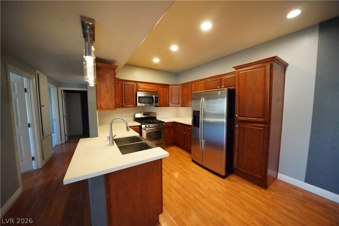 2291 West Horizon Ridge Parkway 4220 Property Photo 9