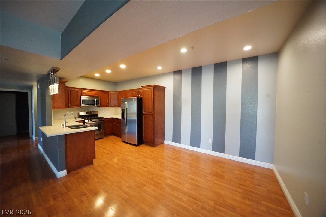 2291 West Horizon Ridge Parkway 4220 Property Photo 11