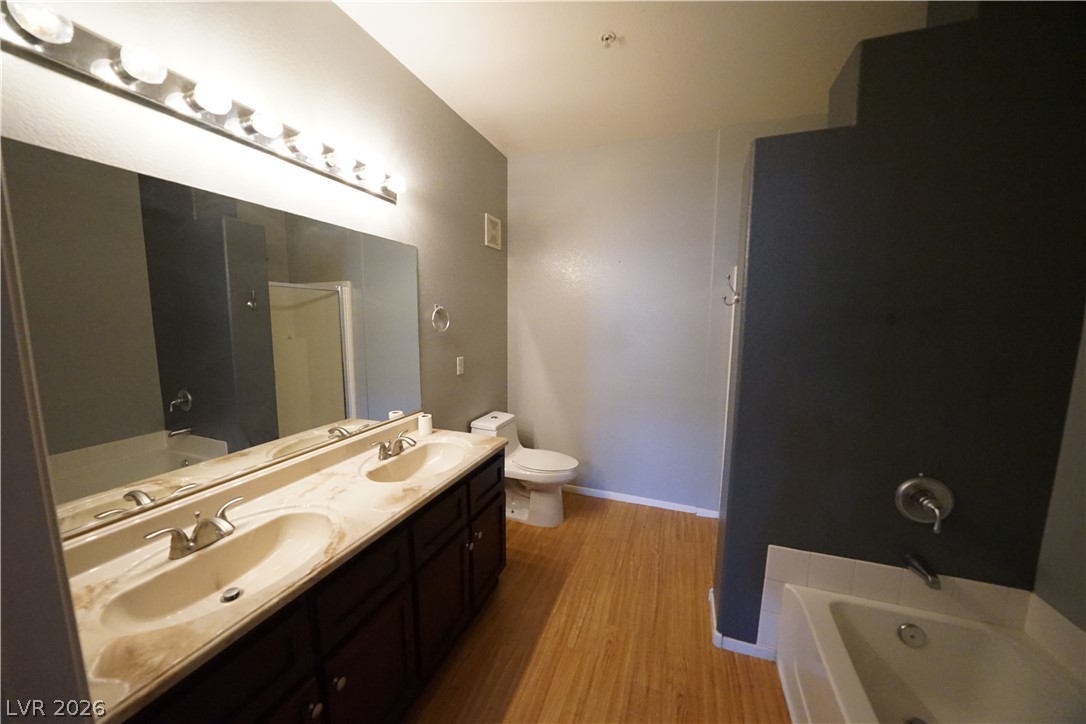 2291 West Horizon Ridge Parkway 4220 Property Photo 14