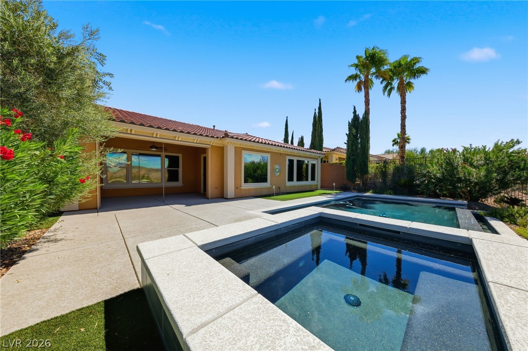 19 Contrada Fiore Drive Property Photo 4