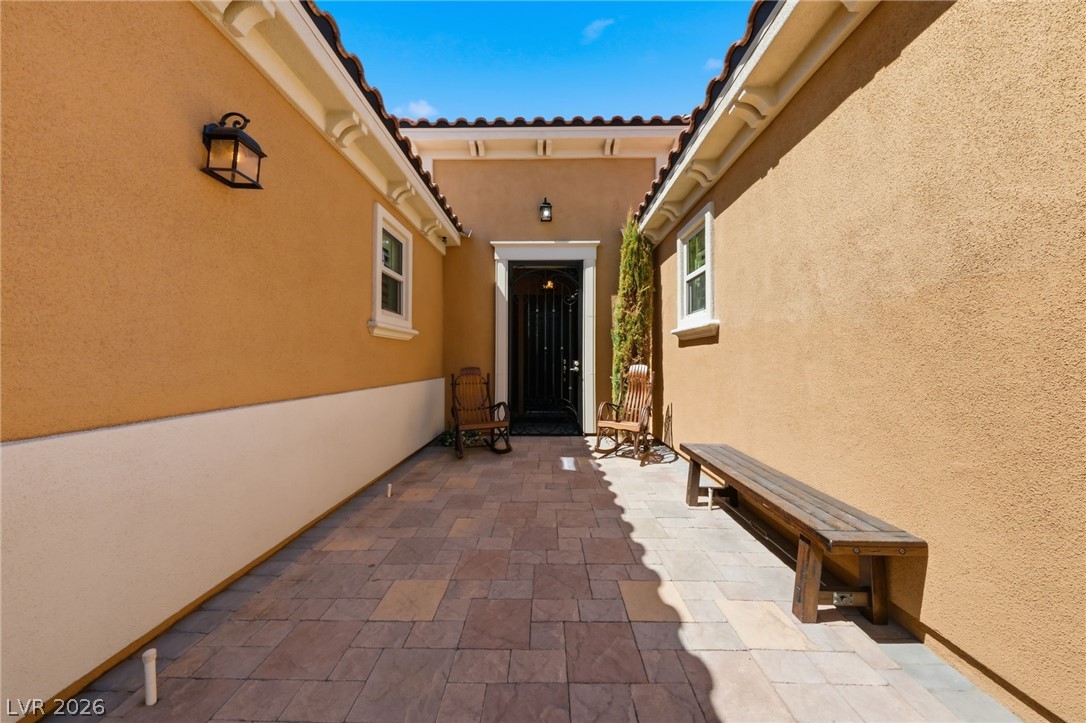 19 Contrada Fiore Drive Property Photo 6