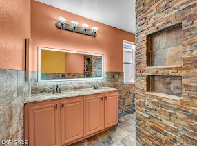 8213 Weeping Springs Avenue Property Photo 18