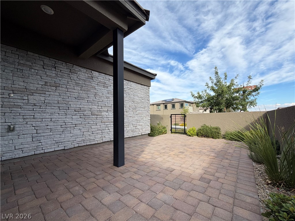 91 Medianoche Street Property Photo 4