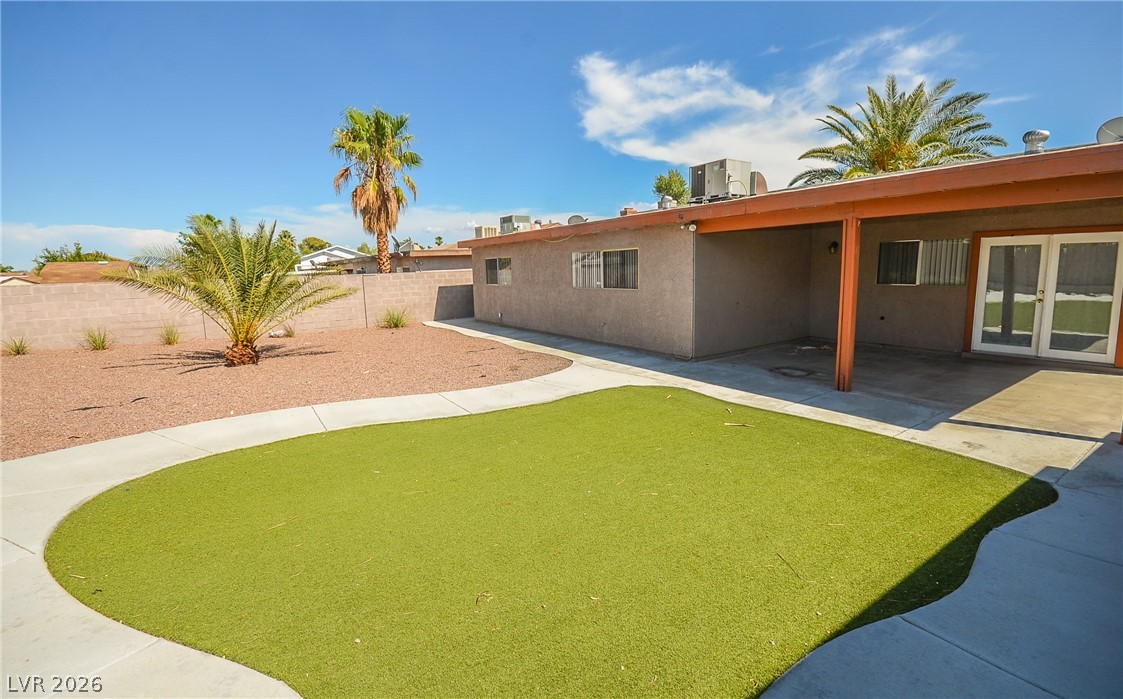 6772 Carrera Drive Property Photo 9