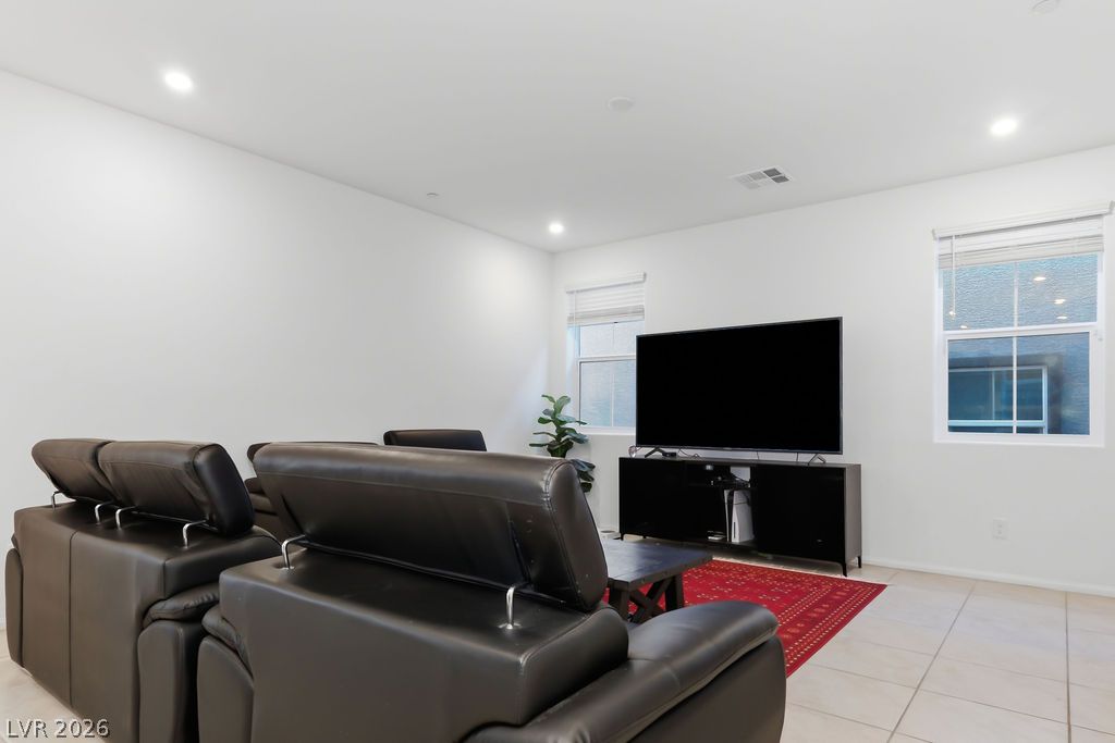 10946 Fennel Avenue Property Photo 13
