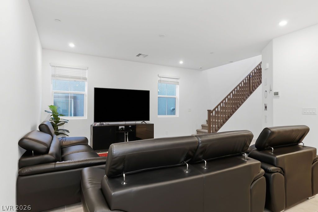 10946 Fennel Avenue Property Photo 14