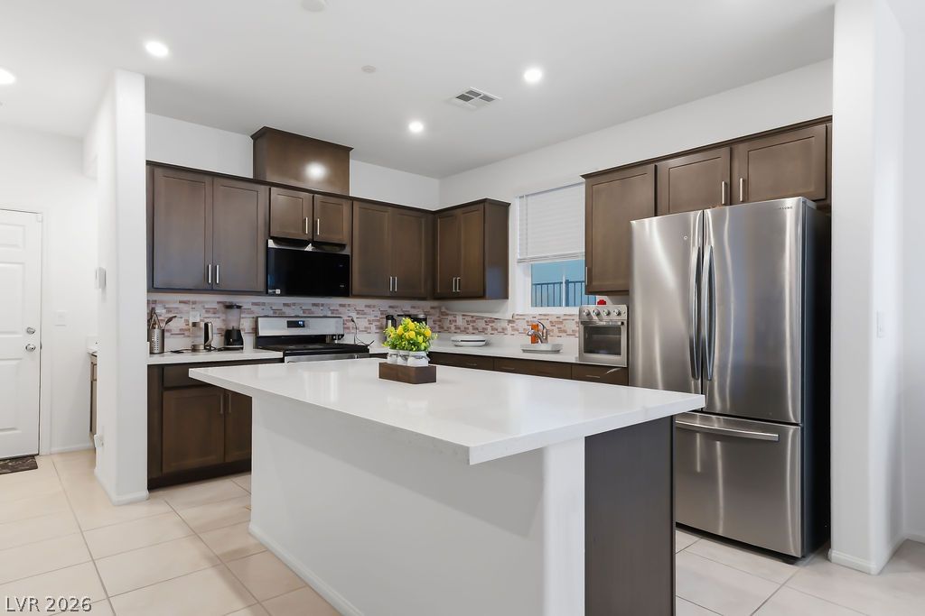 10946 Fennel Avenue Property Photo 15