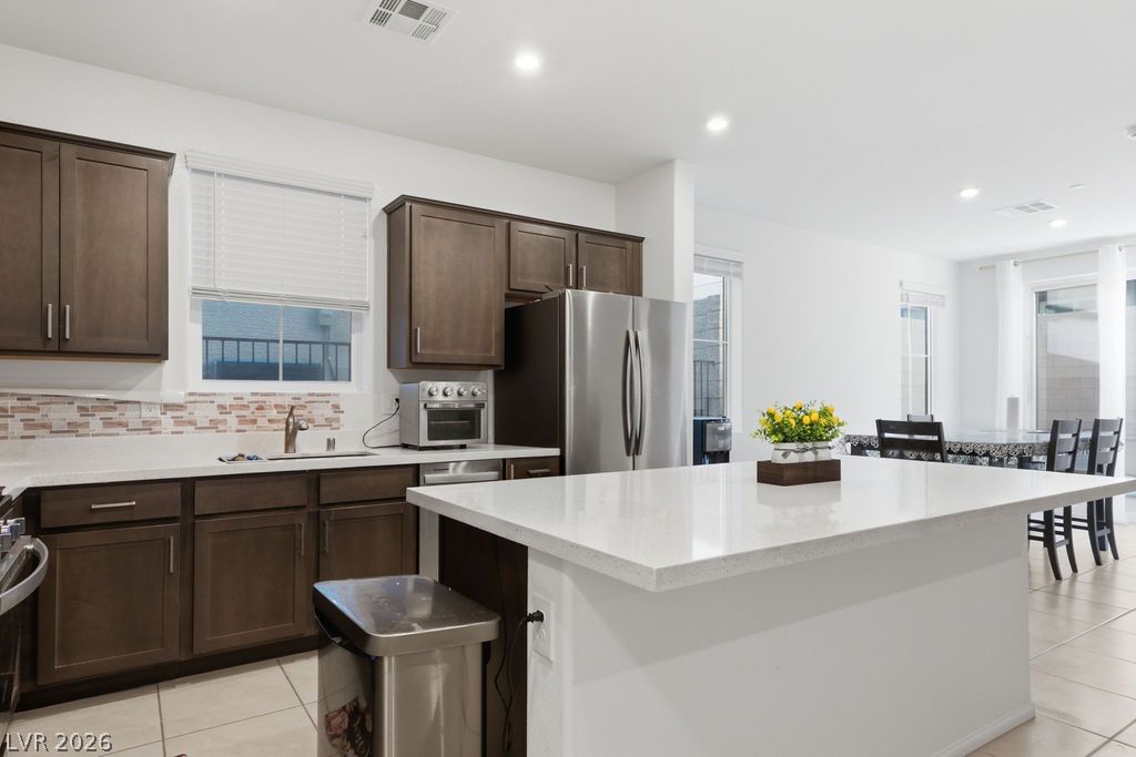 10946 Fennel Avenue Property Photo 16