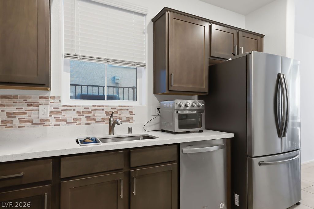 10946 Fennel Avenue Property Photo 18
