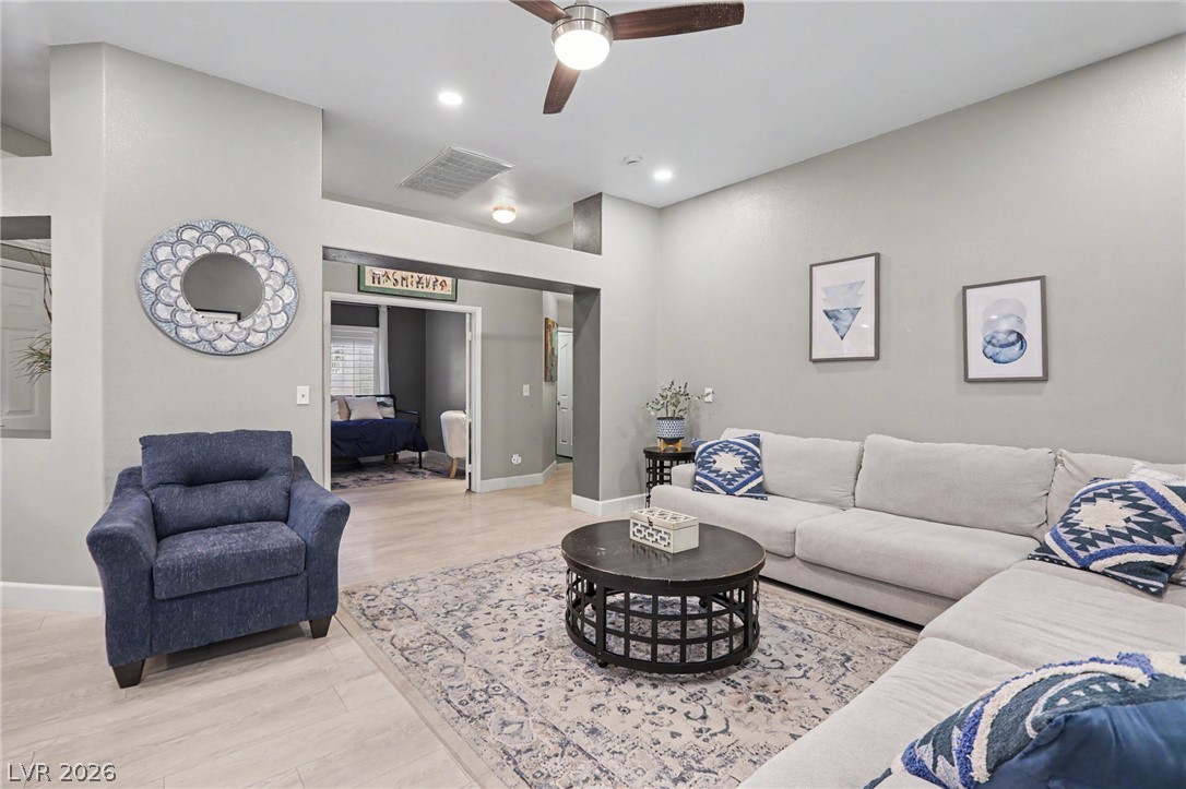 405 Breeze Way Property Photo 15