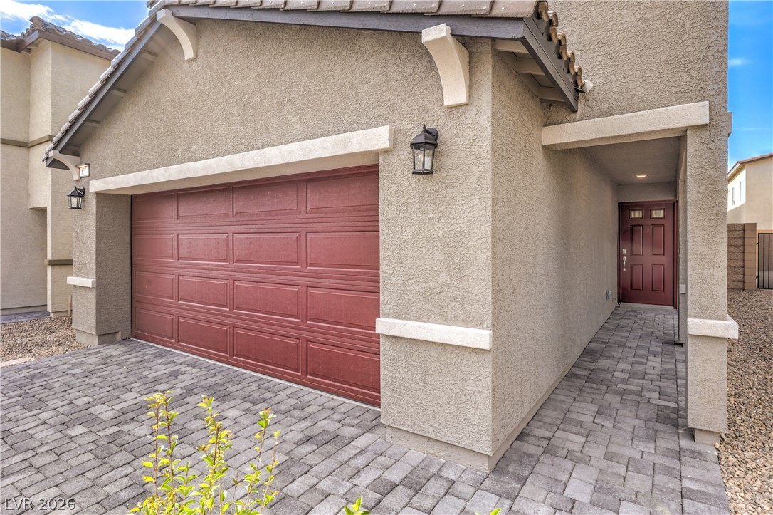 908 Alethea River Avenue Property Photo 4