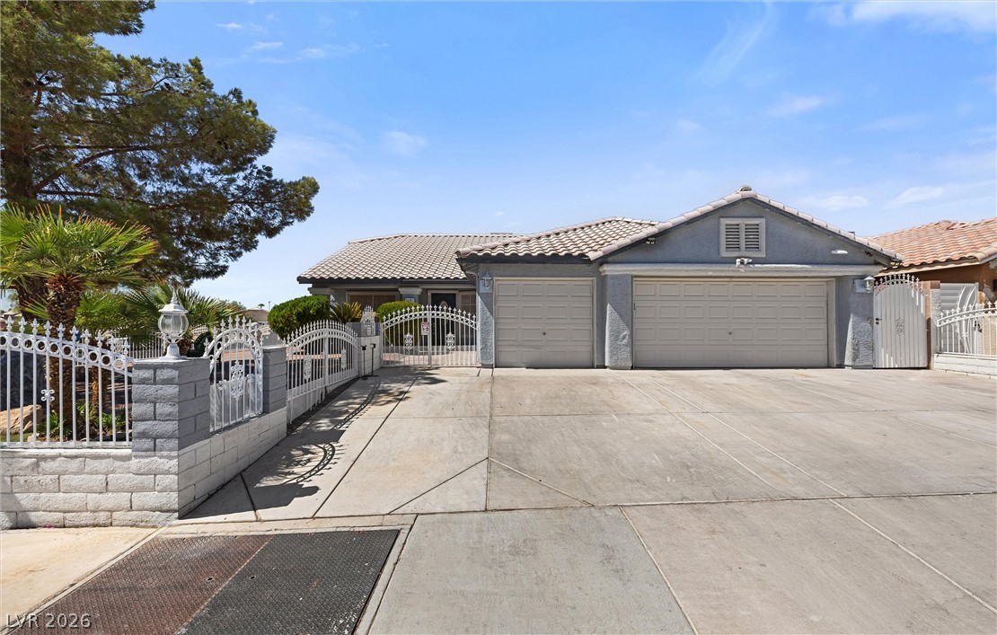 1691 Tangerine Rose Drive Property Photo 3