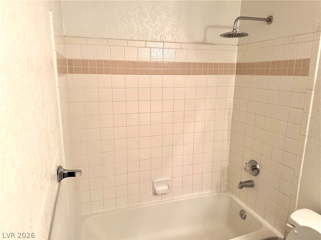 221 Mission Newport Lane 206 Property Photo 15