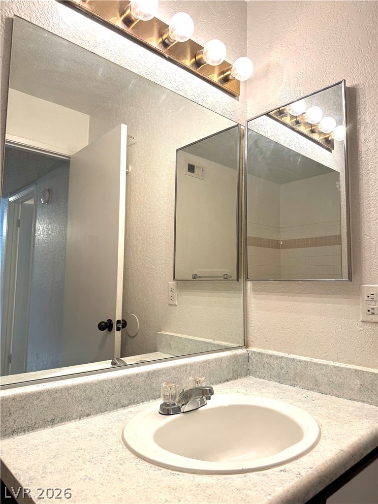 221 Mission Newport Lane 206 Property Photo 16