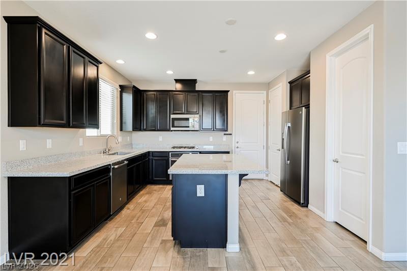 9940 Sunriver Meadows Avenue Property Photo 8