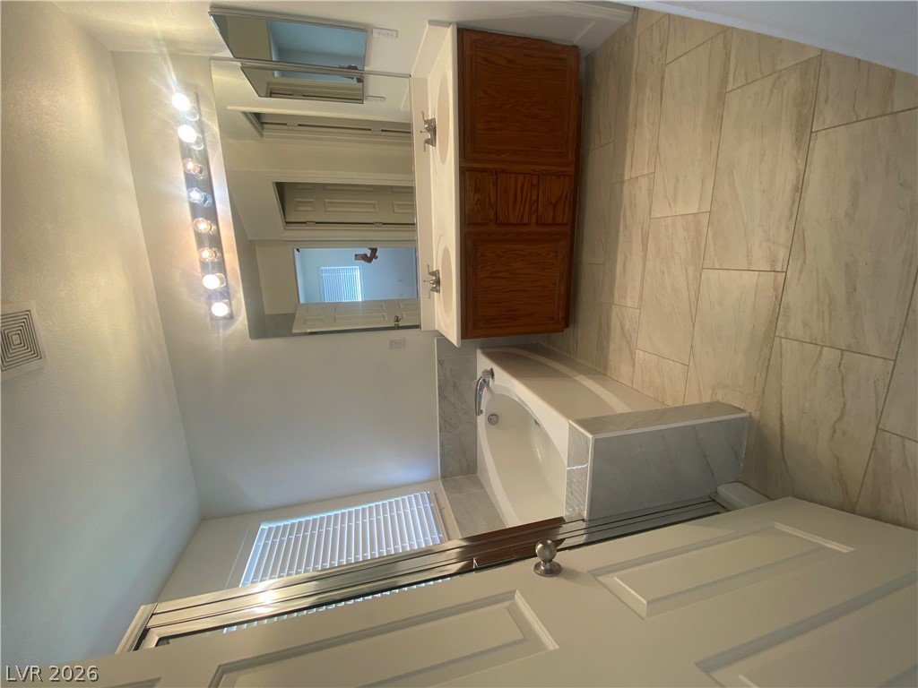 2818240 Property Photo 26