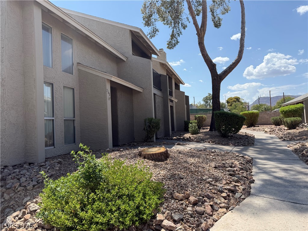 562 Sellers Place Property Photo 2