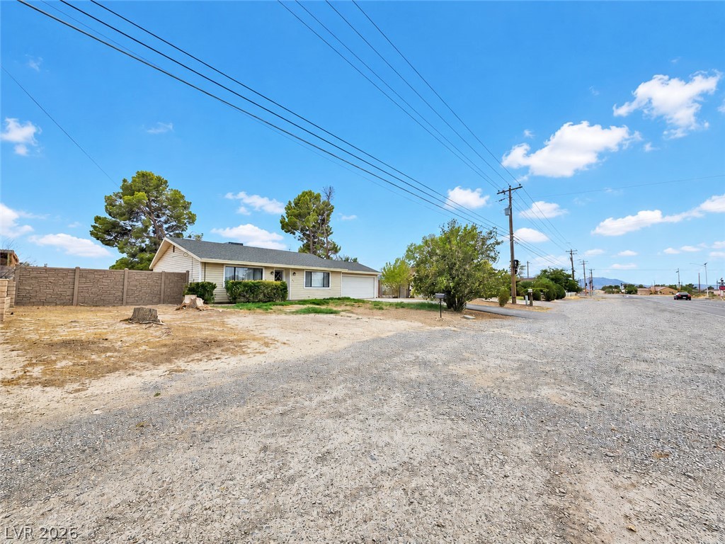 721 East Calvada Boulevard Property Photo 4