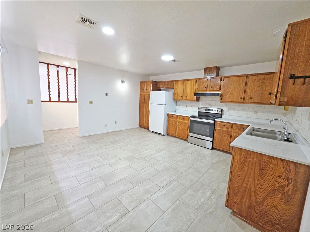 721 East Calvada Boulevard Property Photo 20