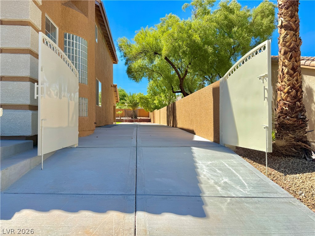 4025 Antique Sterling Court Property Photo 9
