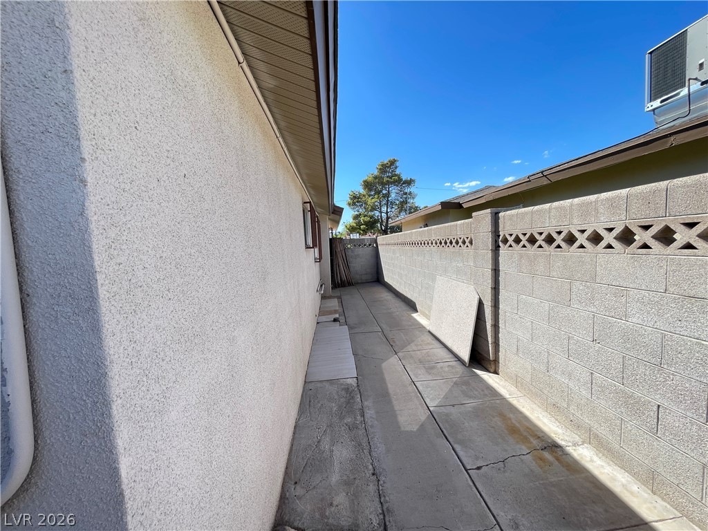 2613 Arenas Street Property Photo 27