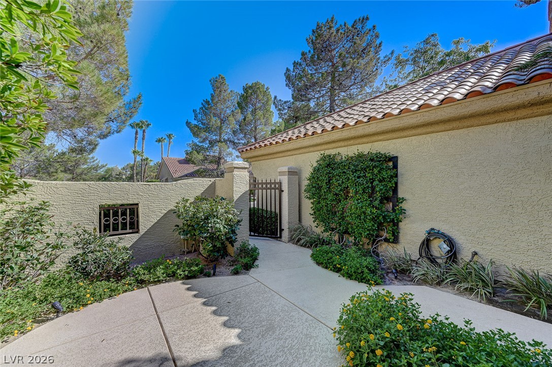 8121 Castle Pines Avenue Property Photo 2