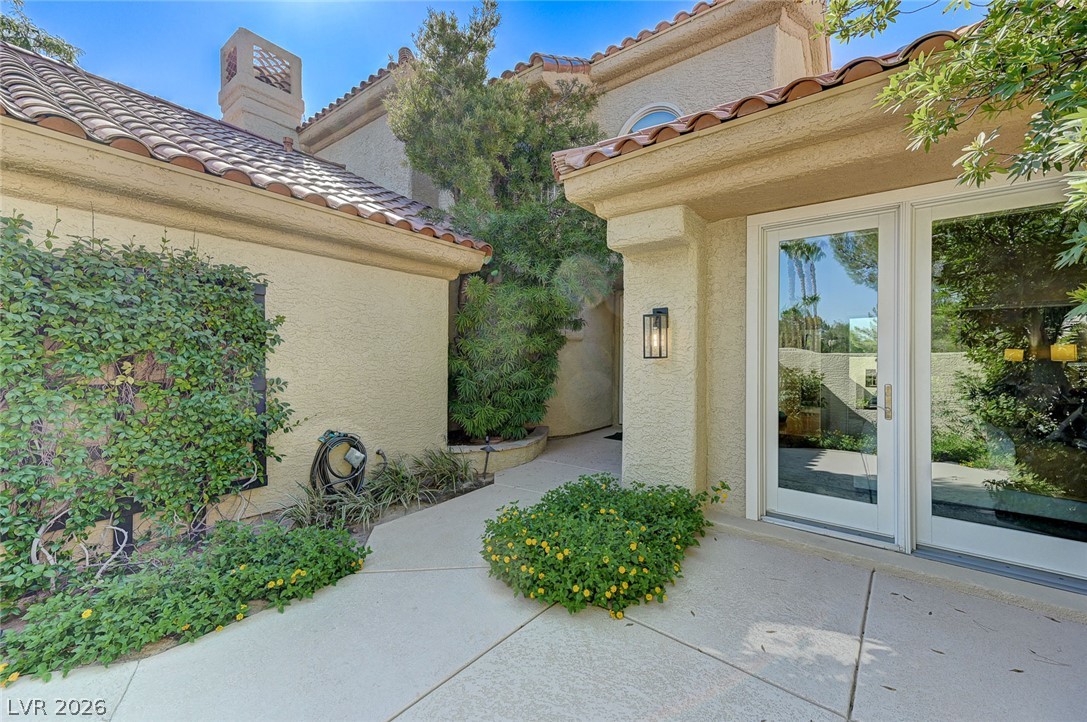 8121 Castle Pines Avenue Property Photo 6