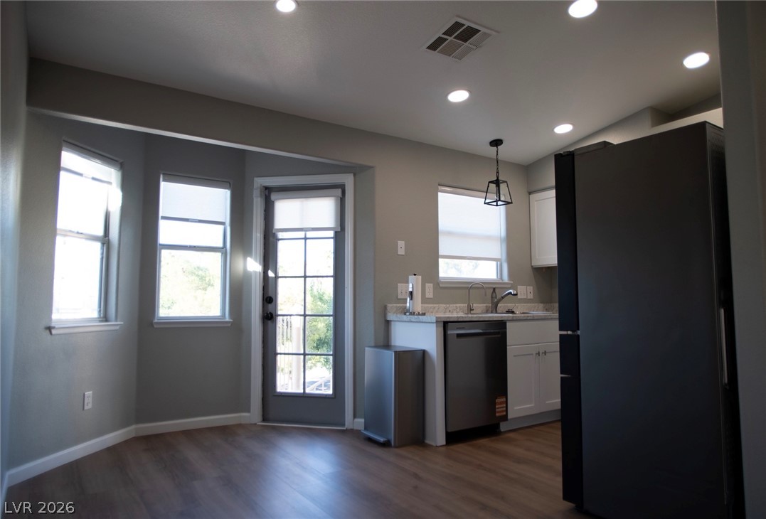 7568 Durham Hall Avenue 201 Property Photo 5