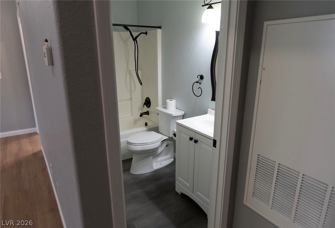 7568 Durham Hall Avenue 201 Property Photo 12