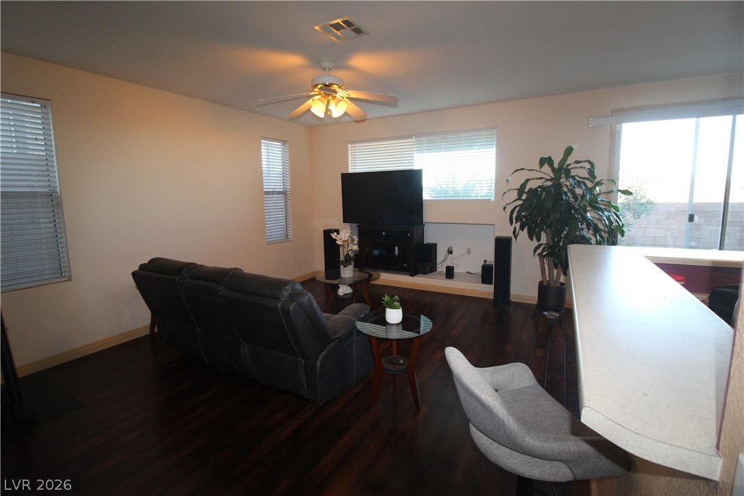 207 Priority Point Street Property Photo 8