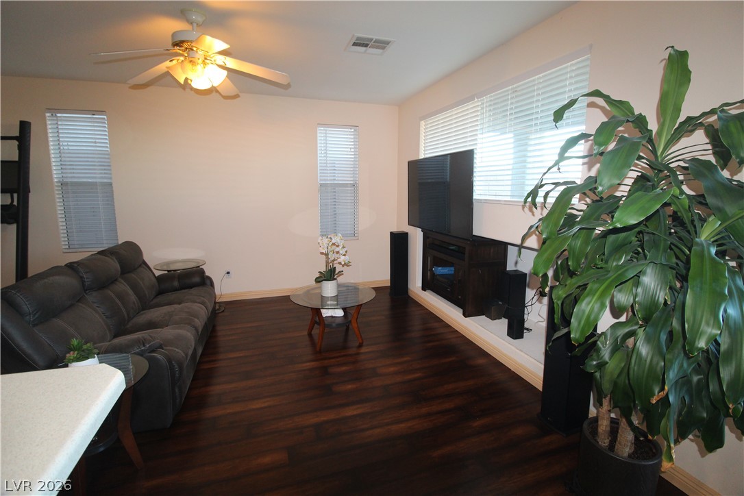 207 Priority Point Street Property Photo 9