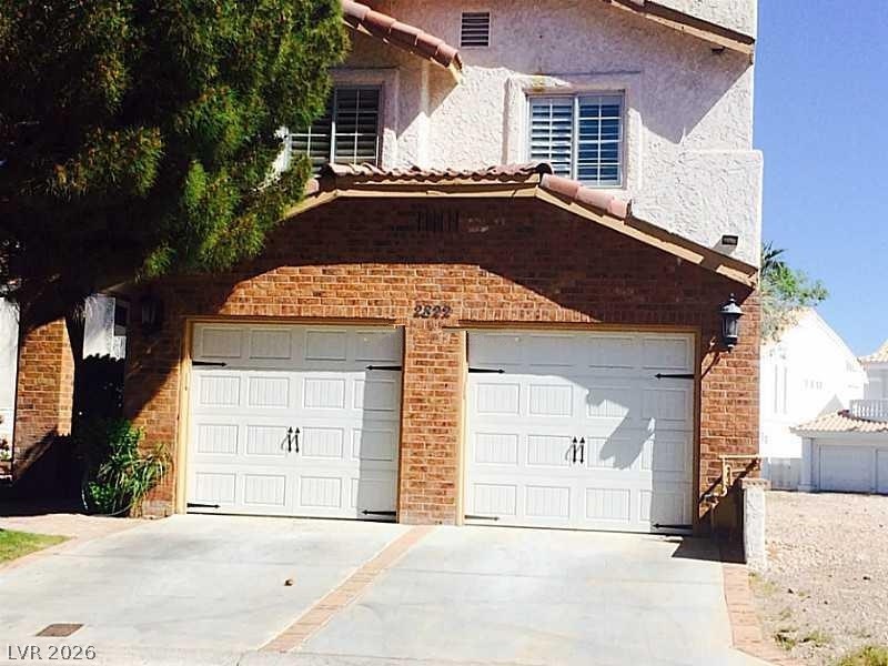 2822 Queens Courtyard Drive Property Photo 1