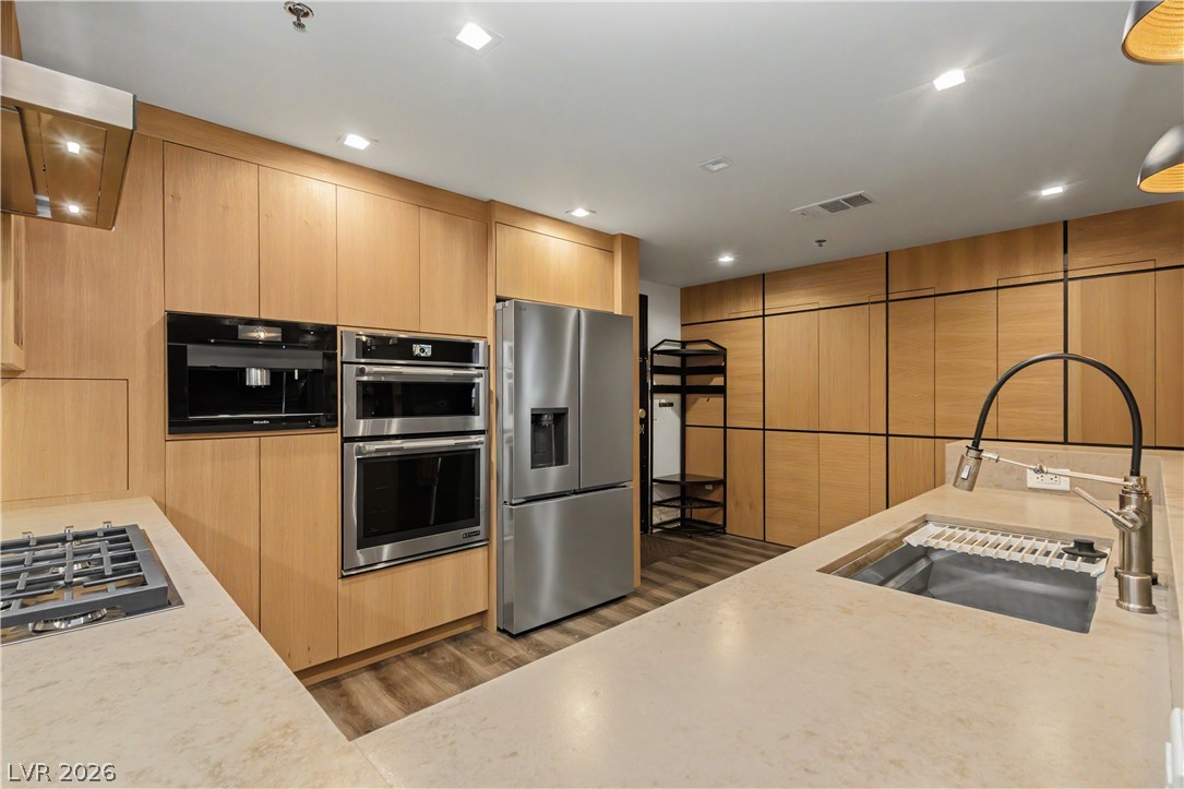 150 Las Vegas Boulevard 2015 Property Photo 9