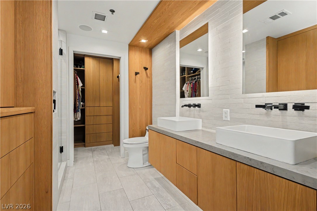 150 Las Vegas Boulevard 2015 Property Photo 33