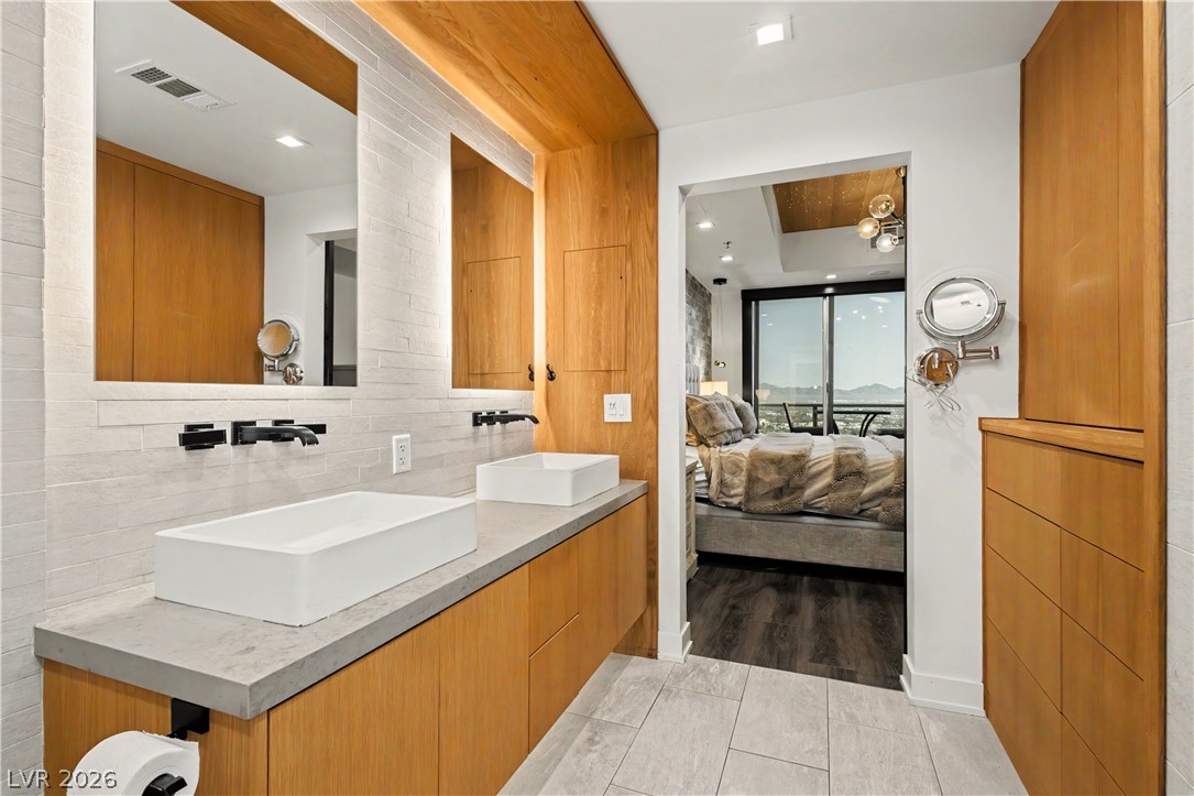 150 Las Vegas Boulevard 2015 Property Photo 37